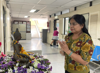 บุคลากรกองคลังสรงน้ำพระพุทธรูปเพื่อเป็นสิริมงคลเนื่องในเทศกาลสงกรานต์ ... พารามิเตอร์รูปภาพ 2