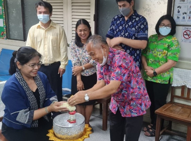 บุคลากรกองคลังสรงน้ำพระพุทธรูปเพื่อเป็นสิริมงคลเนื่องในเทศกาลสงกรานต์ ... พารามิเตอร์รูปภาพ 9