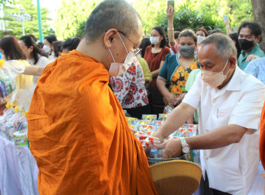 ร่วมทำบุญตักบาตรข้าวสารอาหารแห้งเนื่องวันปีใหม่ 2566 พารามิเตอร์รูปภาพ 6