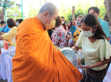 ร่วมทำบุญตักบาตรข้าวสารอาหารแห้งเนื่องวันปีใหม่ 2566 พารามิเตอร์รูปภาพ 7