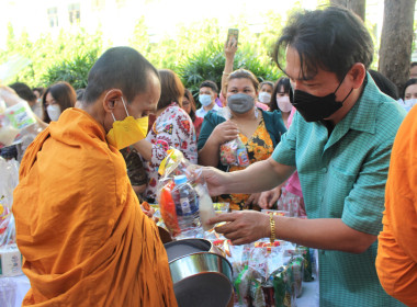 ร่วมทำบุญตักบาตรข้าวสารอาหารแห้งเนื่องวันปีใหม่ 2566 พารามิเตอร์รูปภาพ 8