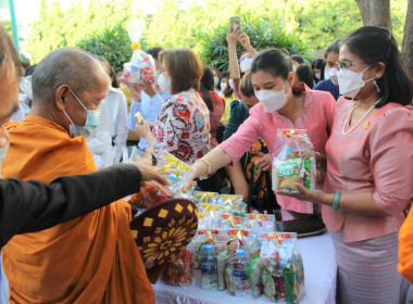 ร่วมทำบุญตักบาตรข้าวสารอาหารแห้งเนื่องวันปีใหม่ 2566 พารามิเตอร์รูปภาพ 12