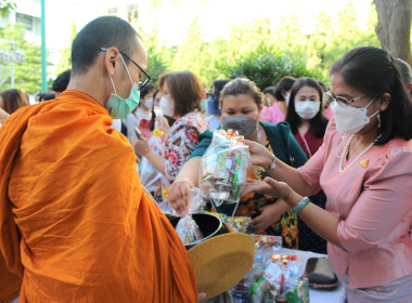 ร่วมทำบุญตักบาตรข้าวสารอาหารแห้งเนื่องวันปีใหม่ 2566 พารามิเตอร์รูปภาพ 13