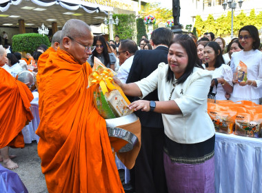 ร่วมทำบุญตักบาตรเนื่องในกิจกรรมปีใหม่ พ.ศ 2569 พารามิเตอร์รูปภาพ 1