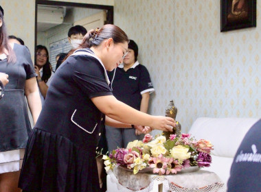 สรงน้ำพระพุทธรูปเพื่อเป็นสิริมงคลเนื่องในเทศกาลสงกรานต์ พารามิเตอร์รูปภาพ 15